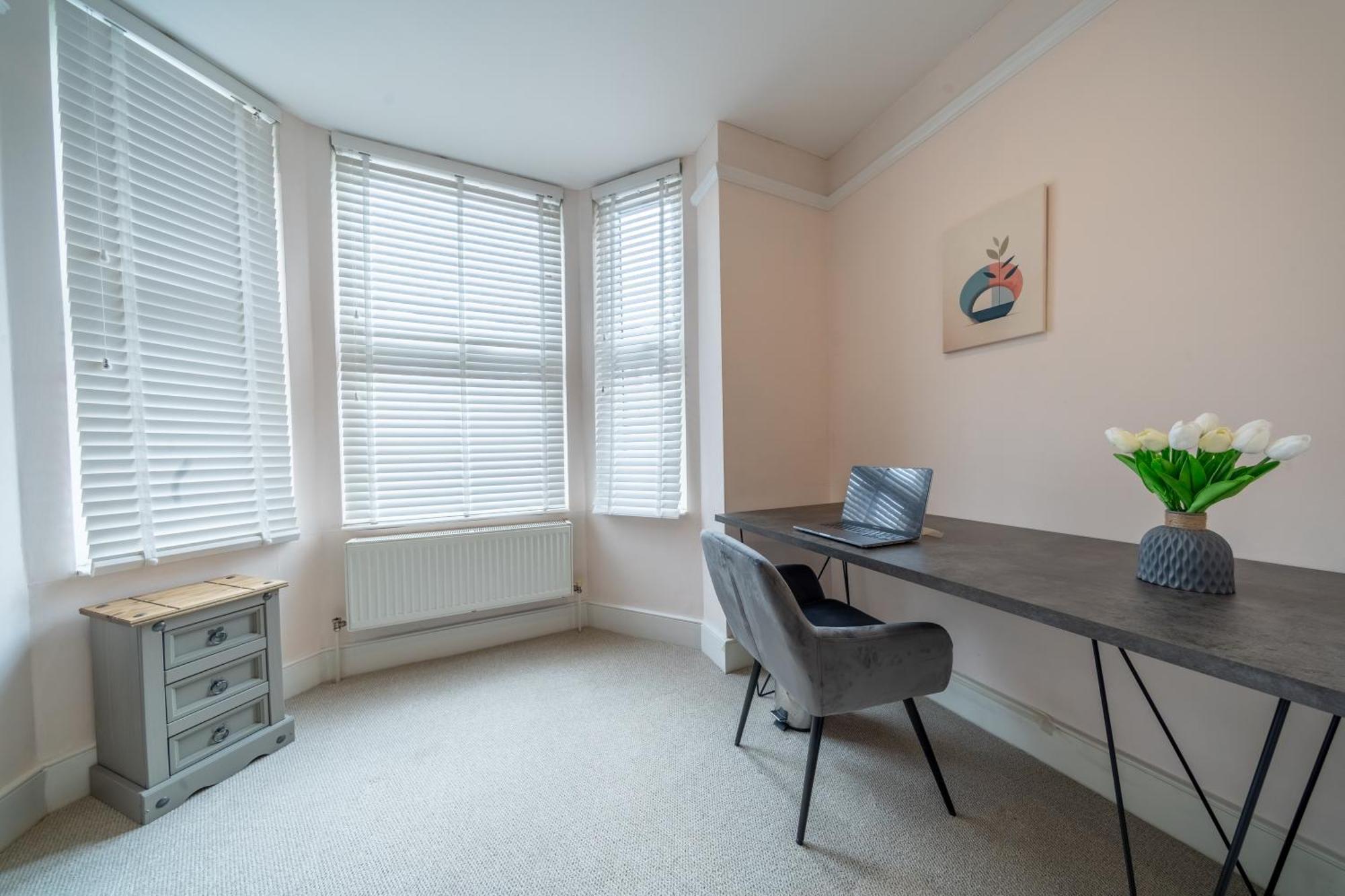 Beautiful 2 Bedroom With Private Garden In Wimbledon - Minutes From Central Лондон Екстериор снимка