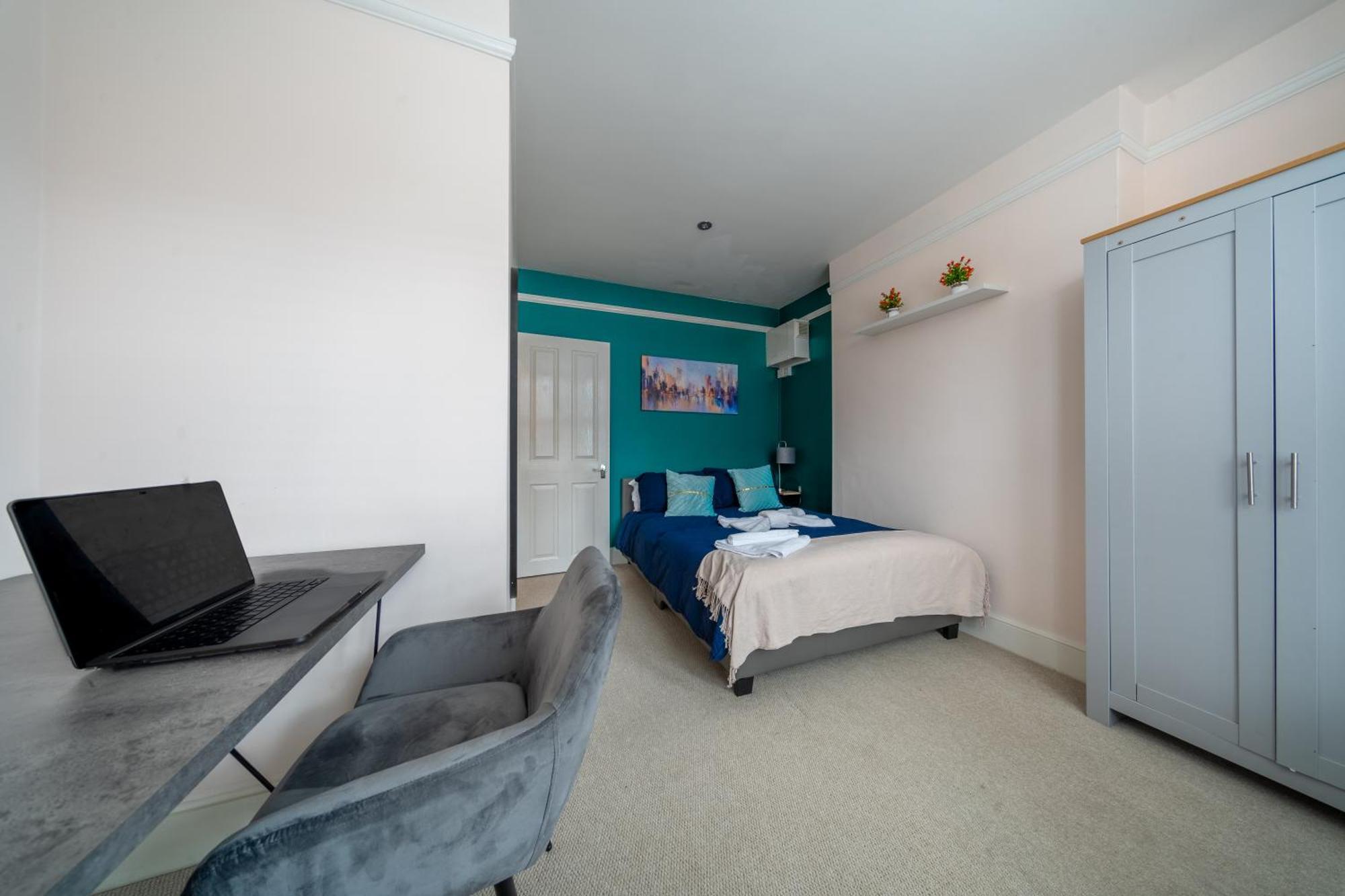 Beautiful 2 Bedroom With Private Garden In Wimbledon - Minutes From Central Лондон Екстериор снимка